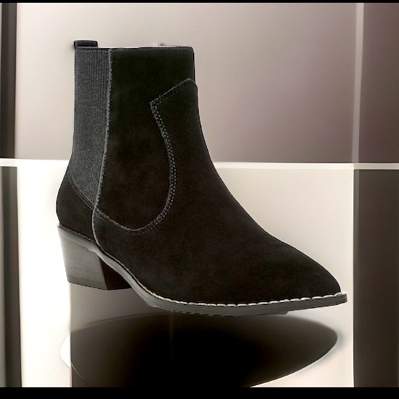 Donald J. Pliner Gazzi Western Bootie Inside Zipper Almond Toe Memory.Foam Boots - Picture 3 of 11